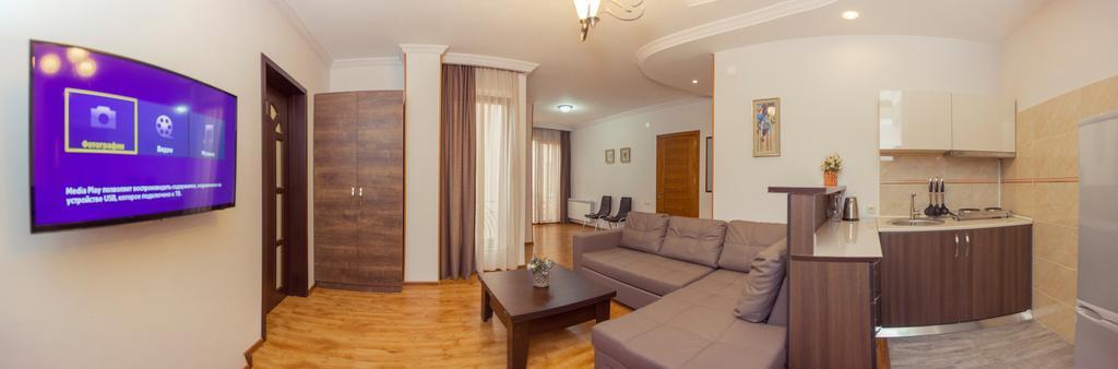 Royal Venezia Hotel Батуми Стая снимка