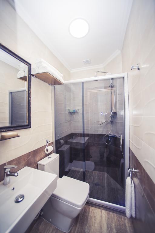 Royal Venezia Hotel Батуми Стая снимка